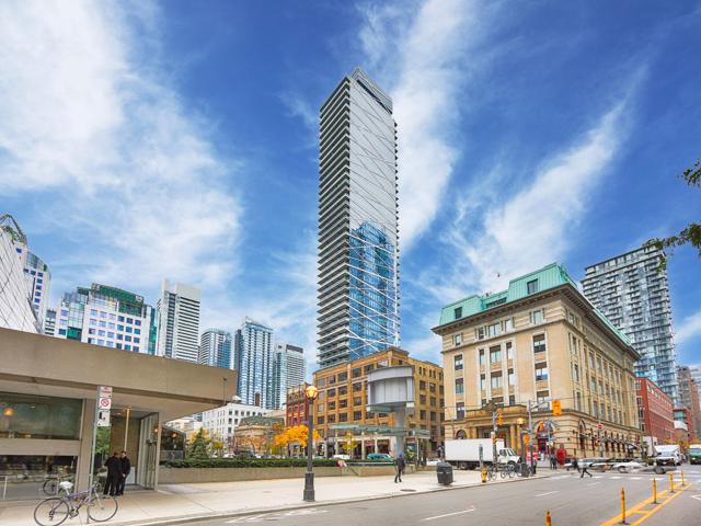 19 - Theatre Park at 224 King Street West - Luxury Condos in Toronto Rank Number19