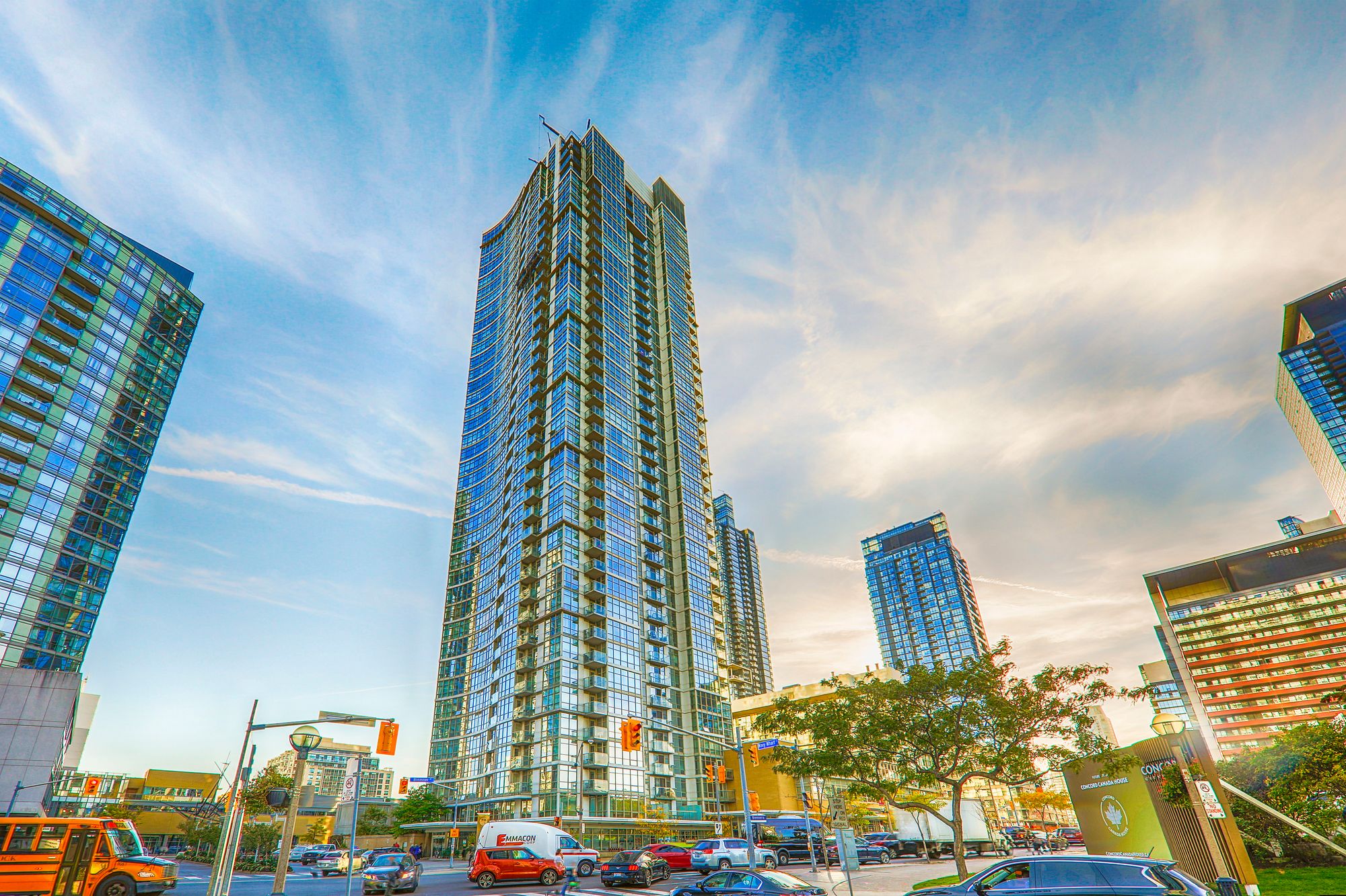 10 Navy Wharf Crt. This condo at Harbour View Estates I Condos is located in  Downtown, Toronto - image #1 of 4 by Strata.ca