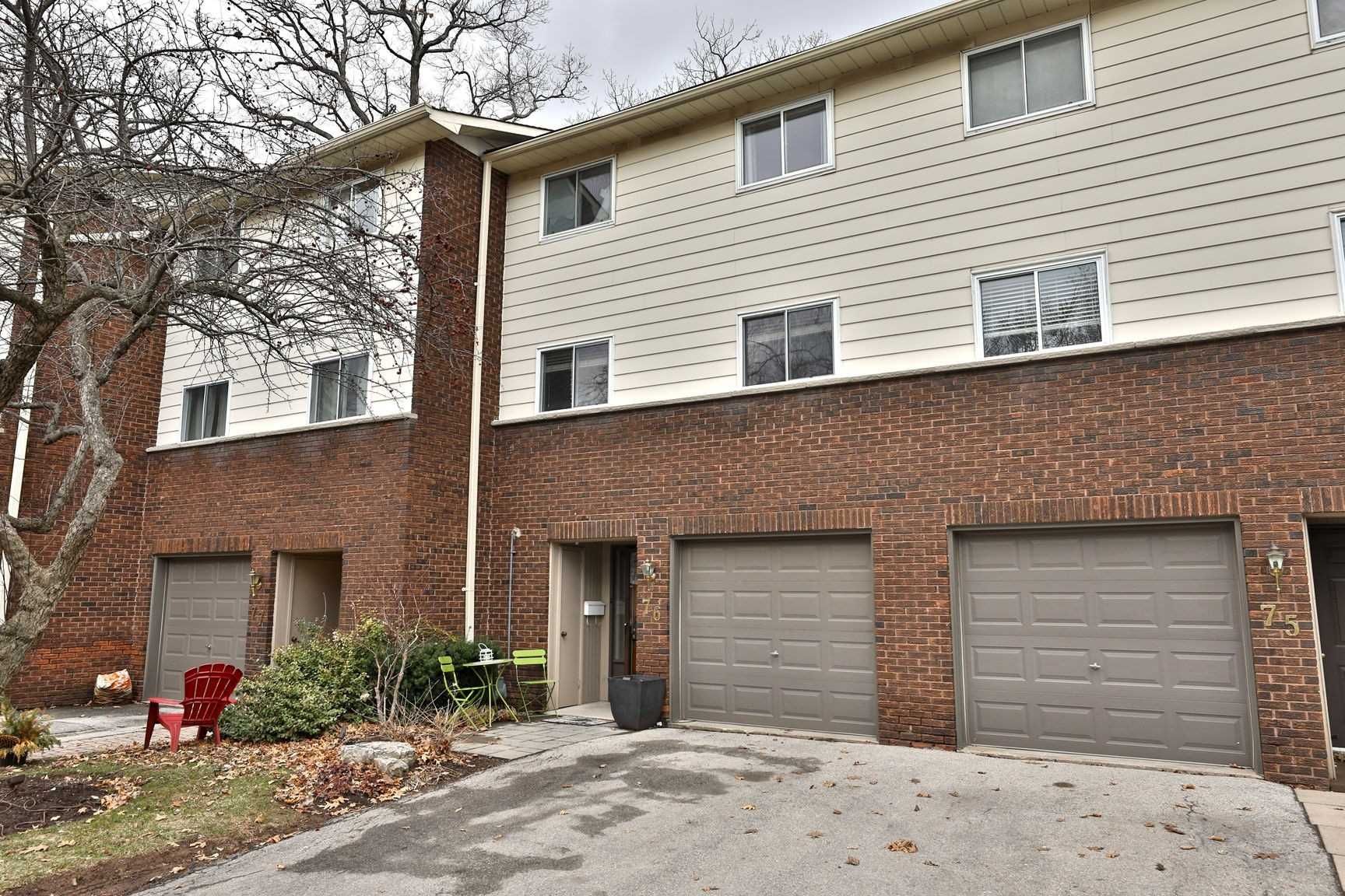 1270 Gainsborough Dr. This condo townhouse at 1270 Gainsborough Townhomes is located in Iroquois Ridge, Oakville